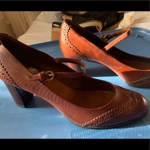Etienne Aigner Wing Tip Mary Jane Heels. Sz-10.
